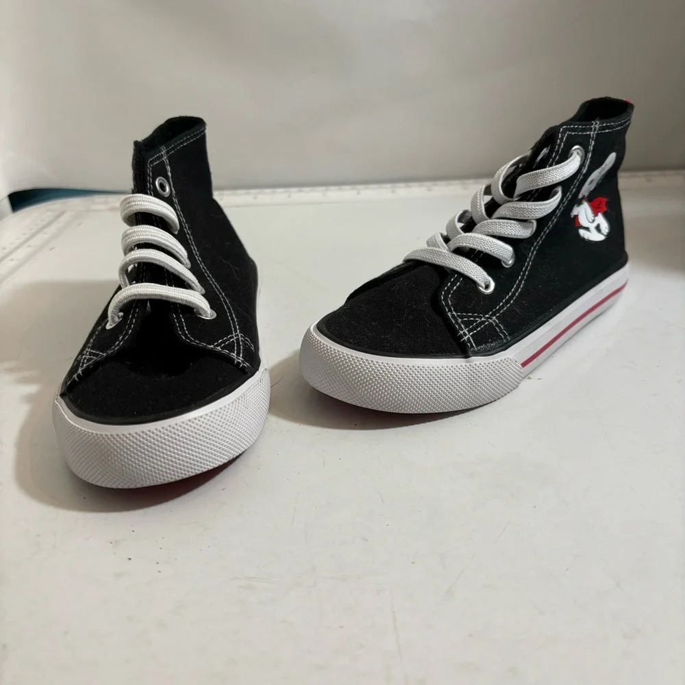 BNWOT Snoopy lace  up black high top in size 9‎